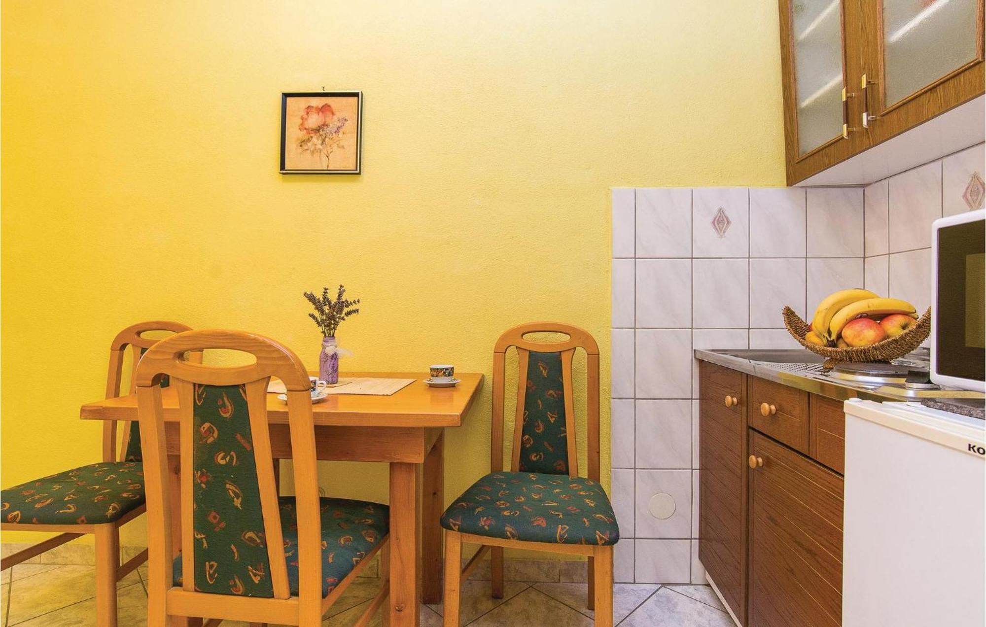 Pet Friendly Apartment In Pakostane With Kitchen エクステリア 写真