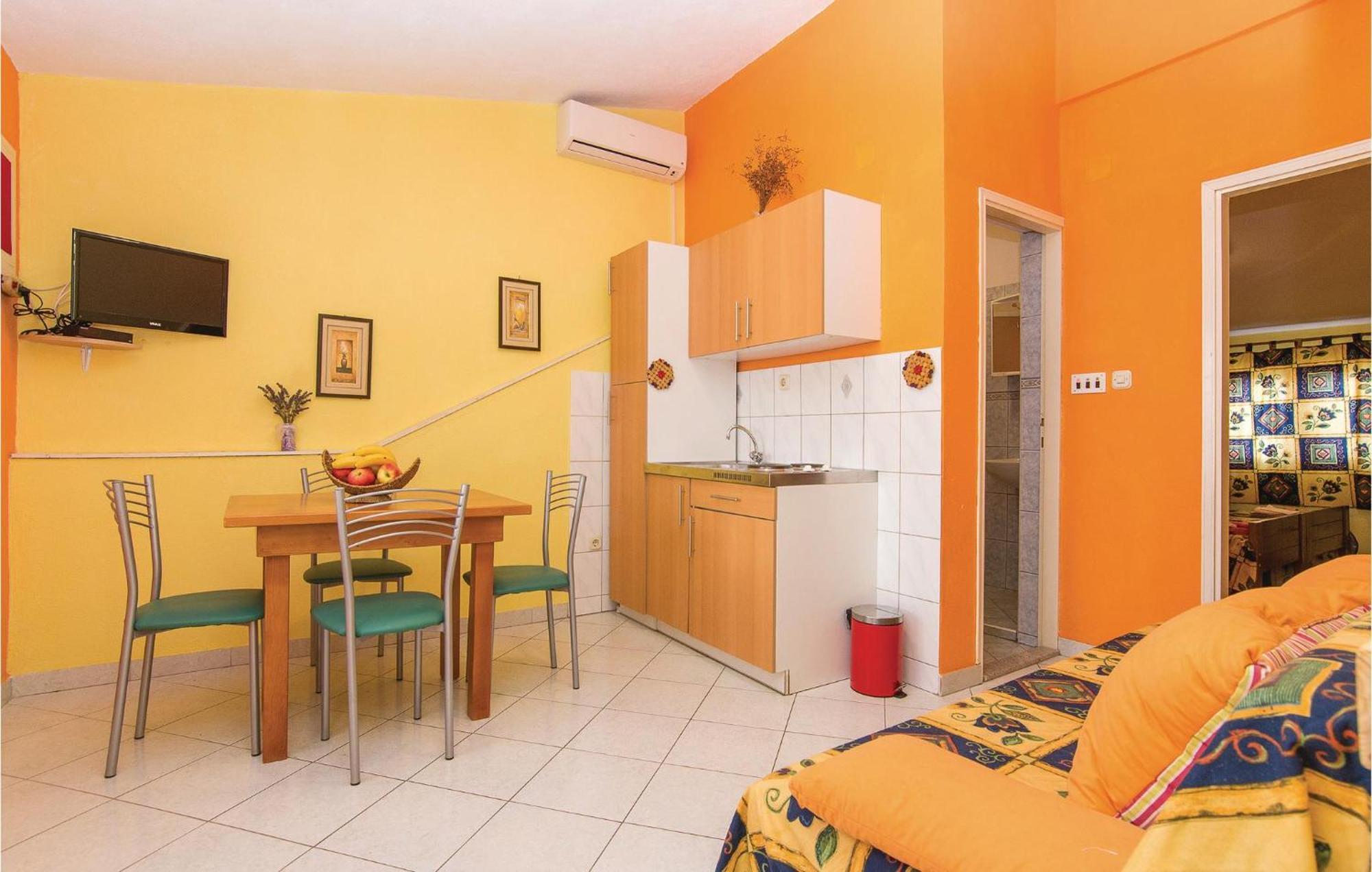 Pet Friendly Apartment In Pakostane With Kitchen エクステリア 写真