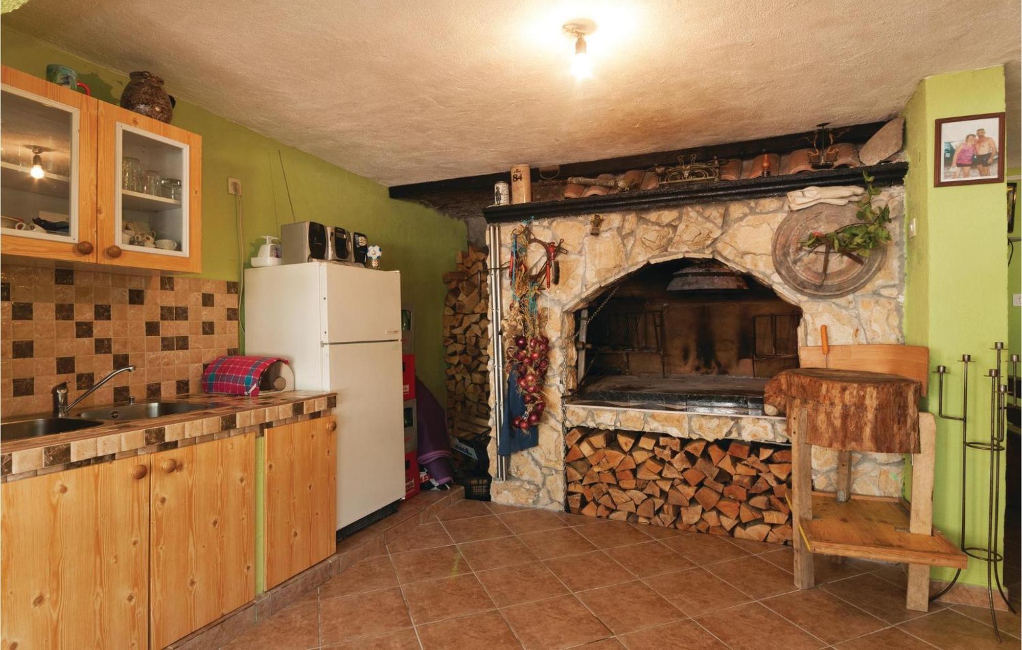 Pet Friendly Apartment In Pakostane With Kitchen エクステリア 写真